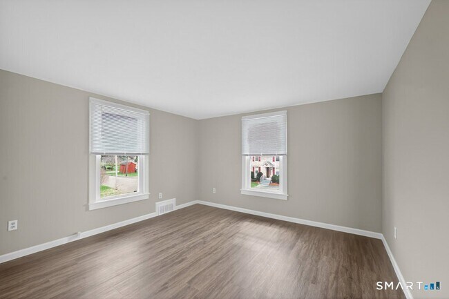 Building Photo - 121 Milldale Ave