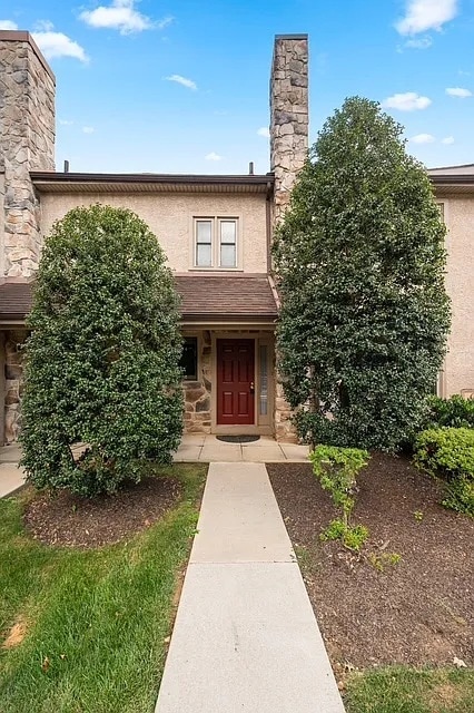 Building Photo - 13 Woodstream Dr