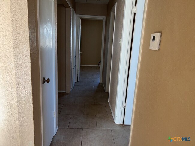 Building Photo - 2405 Shoemaker Dr