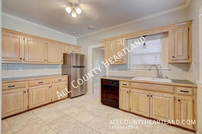 Building Photo - 801 North Blvd