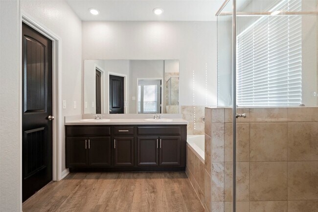 Building Photo - 6161 White Oak Leaf Lp