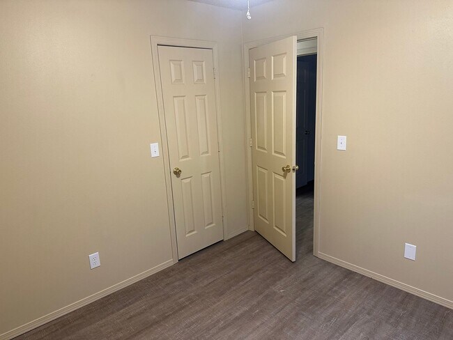 Building Photo - 142-144 Northaven