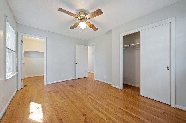 Building Photo - Beautiful 3 Bed 1 Bath Home in Lakewood with Finished Basement Area and Fenced Back Yard!!