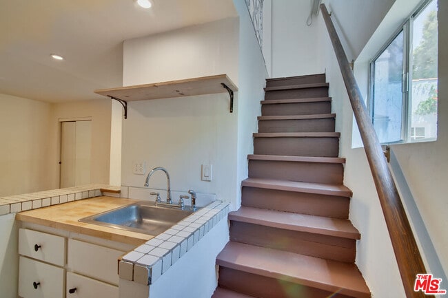 Building Photo - 641 N Martel Ave