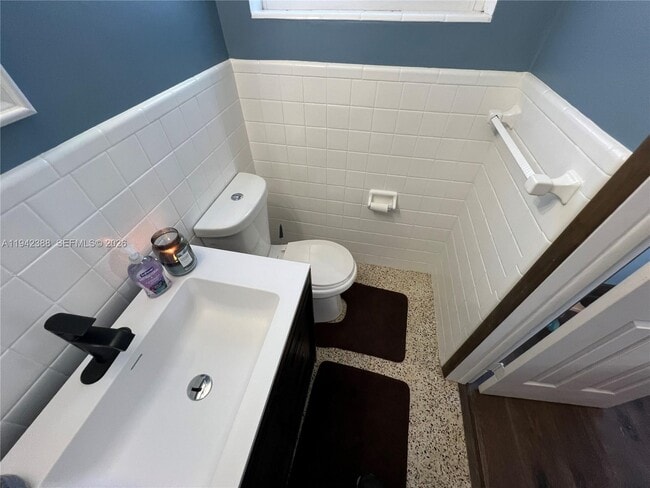 Building Photo - 8801 SW 42nd St