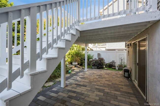 Building Photo - 869 Beach St