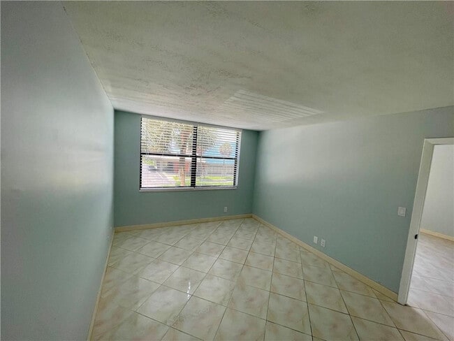 Building Photo - 801 N Ocean Blvd