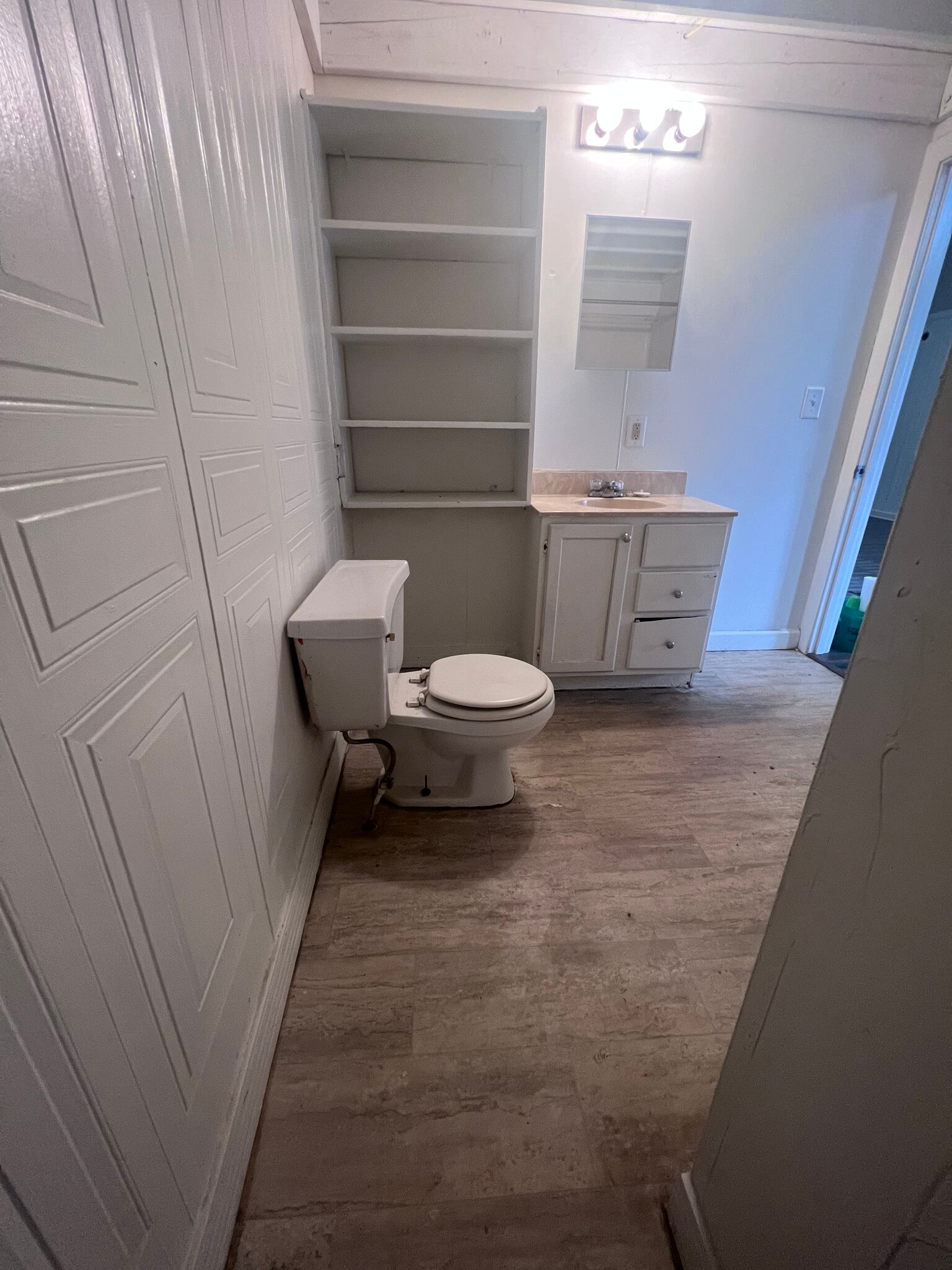 Bathroom - 1001 Dubuque St