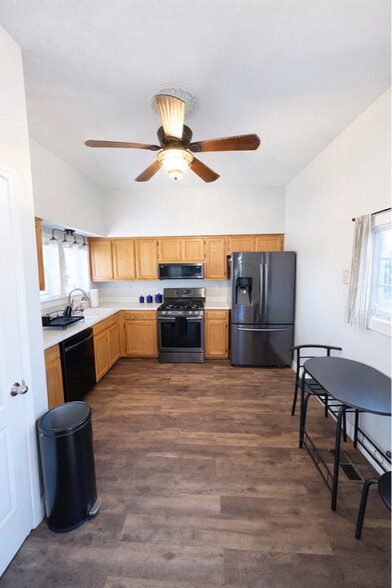 Building Photo - 722 Broadway Blvd SE