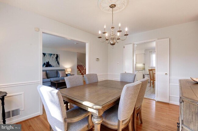 Building Photo - 8805 Honeybee Ln