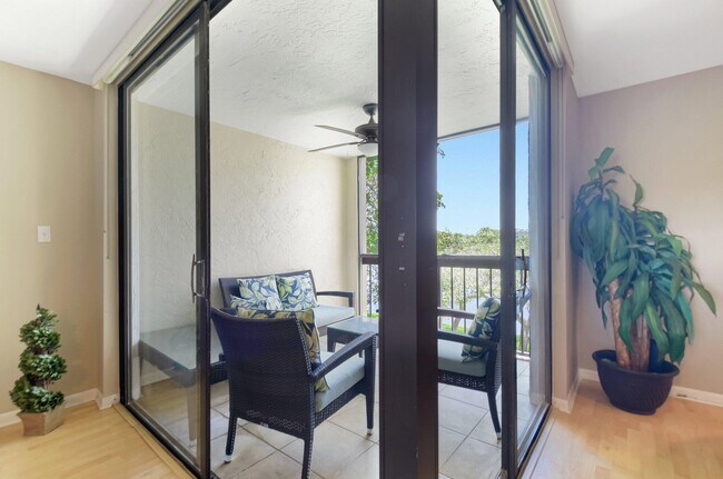 Building Photo - 950 Lavers Cir