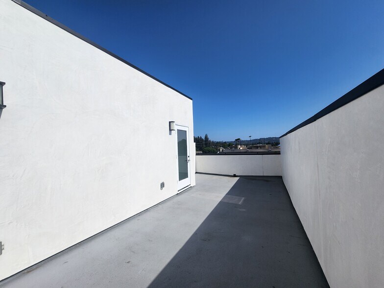 Building Photo - 6061 Fulton Ave