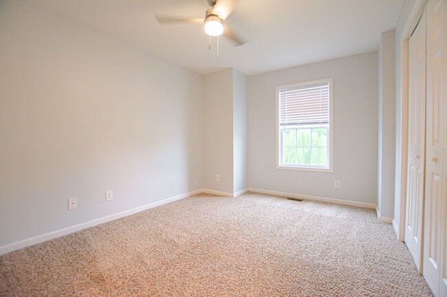 Building Photo - Pet Friendly Three Bedroom!