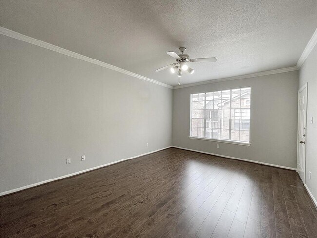 Building Photo - 2255 Braeswood Park Dr