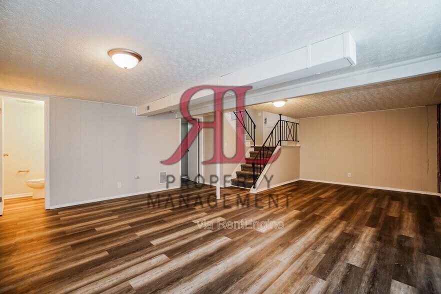 Building Photo - 363 Regents Rd