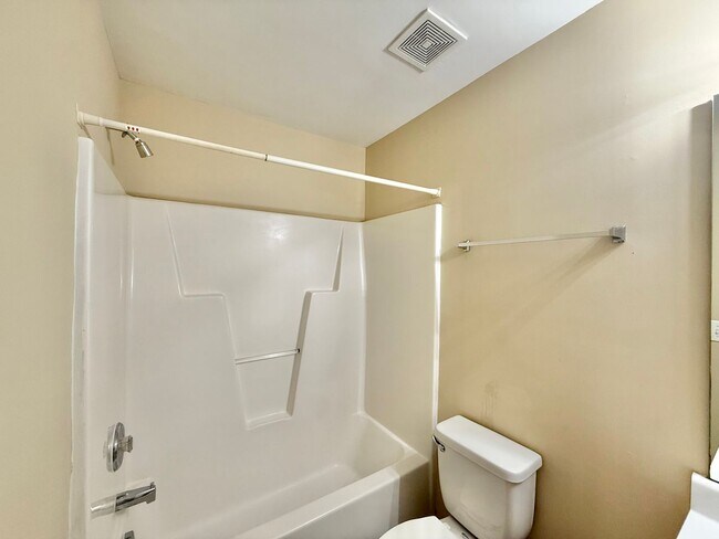 Building Photo - 3932 Laurel Glen Dr