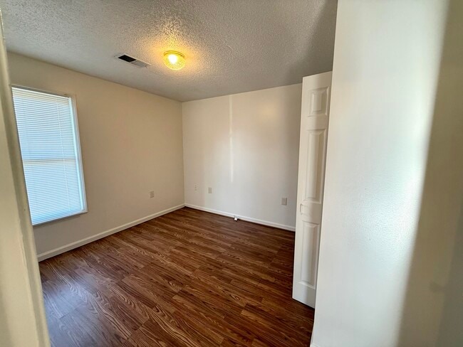 Building Photo - 33 Driftwood Cir