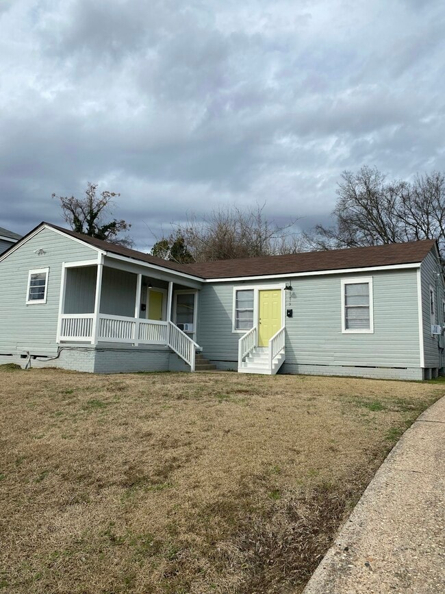 Primary Photo - 1277 Estelle St