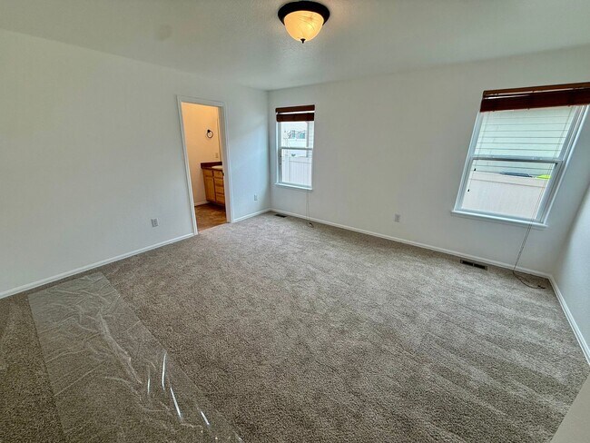 Building Photo - 7545 Back Stretch Dr