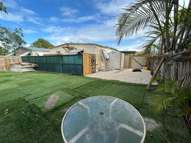 Building Photo - 11942 N Branch Rd