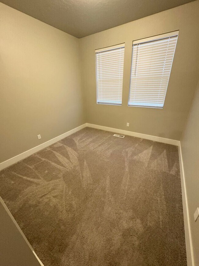 Building Photo - Beautiful Newer Built 3-Bedroom, 2 bath Home in Meadows at West Highlands