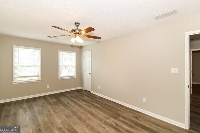 Building Photo - 3070 Revere Cir
