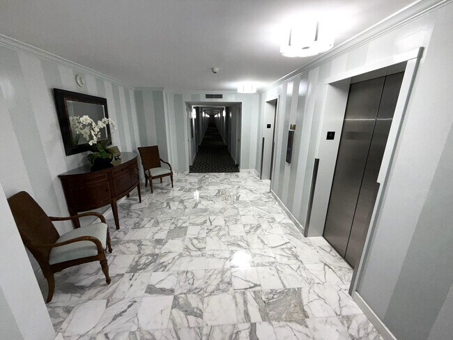 Building Photo - 2860 S Ocean Blvd