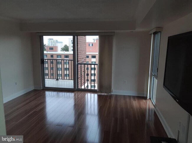 Building Photo - 1300 Army Navy Dr