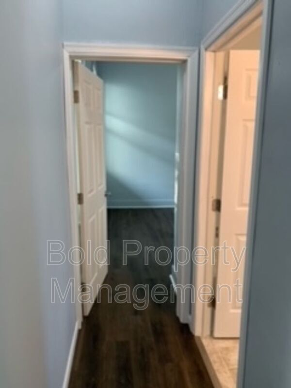 Building Photo - 910 Walnut St