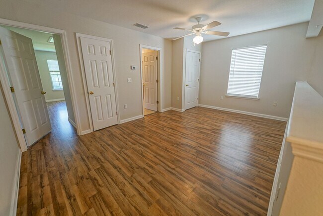 Building Photo - UPDATED 2 Bed / 2 Bath with LOFT in Summer...