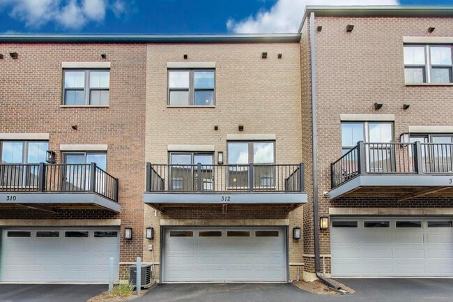 Building Photo - 312 S Elm St