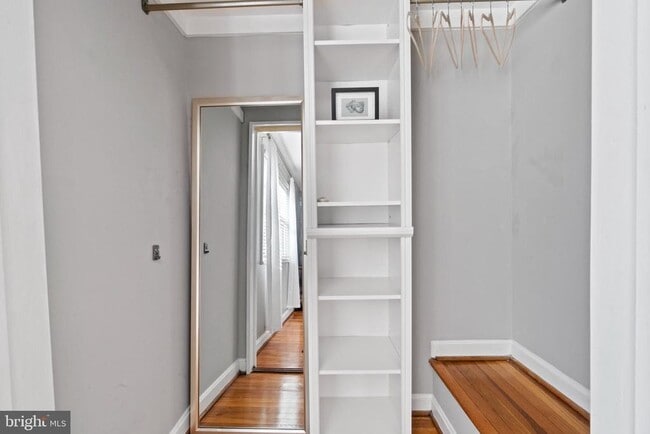 Building Photo - 110 E Rosemont Ave