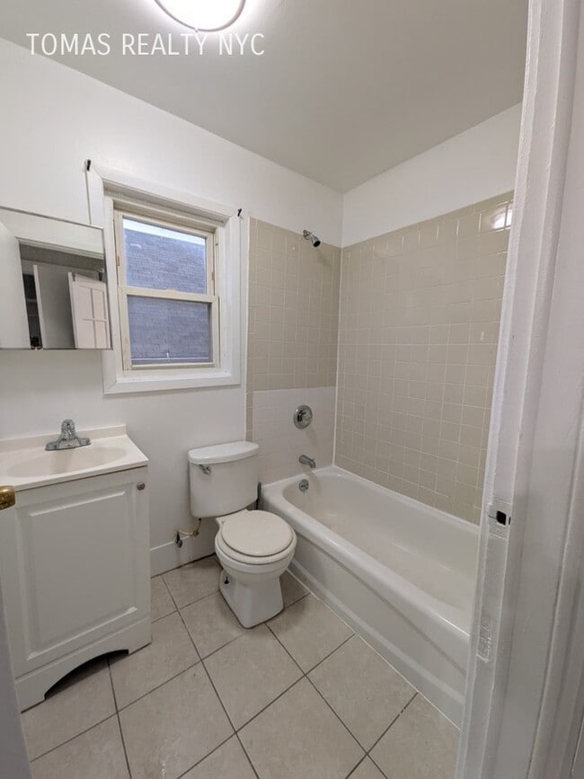 Building Photo - 4 Union Pl