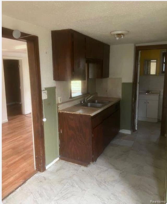 Building Photo - 15871 Fairmount Dr
