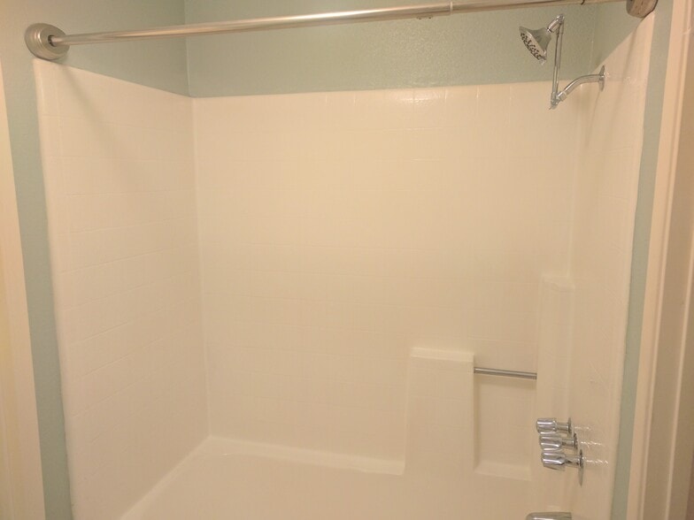 Shower - 4065 Porte La Paz