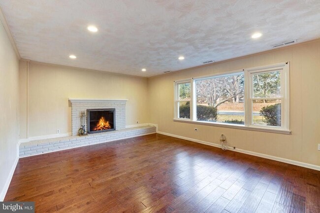 Building Photo - 1013 Westbriar Dr NE
