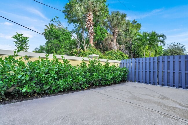 Building Photo - 468 Marbella Dr