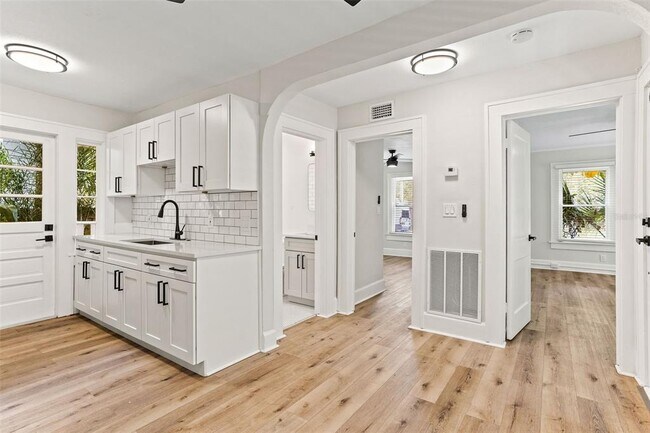 Building Photo - 1153 34th Ave N