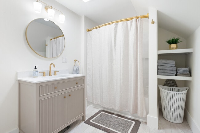 Building Photo - 34 Allen St