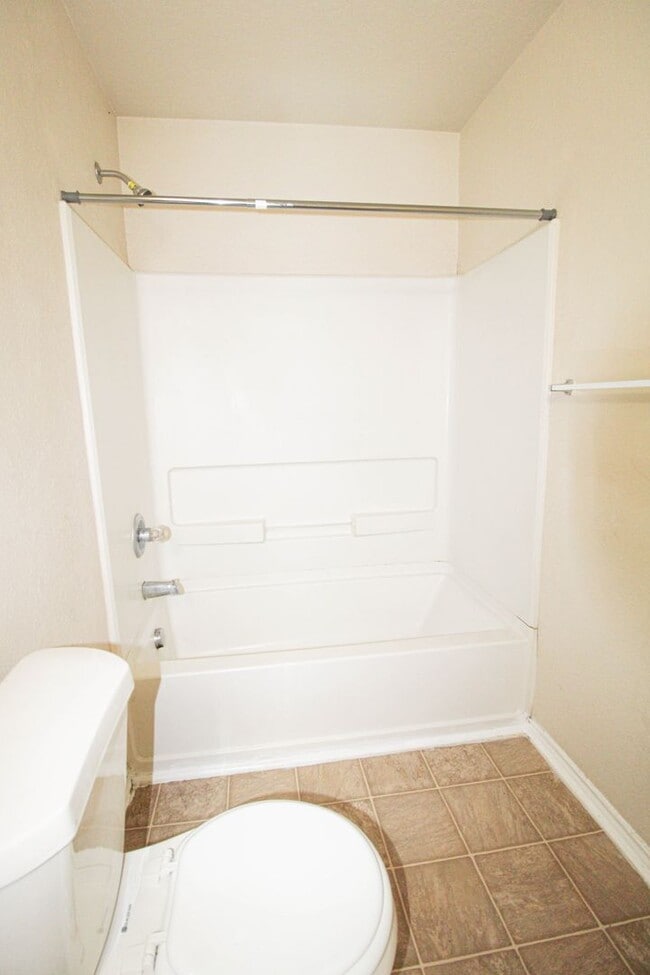 Building Photo - 16122 Branching Oaks