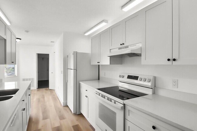 Building Photo - 313 NW Dorchester St