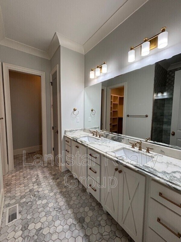 Building Photo - 6411 Moonseed St