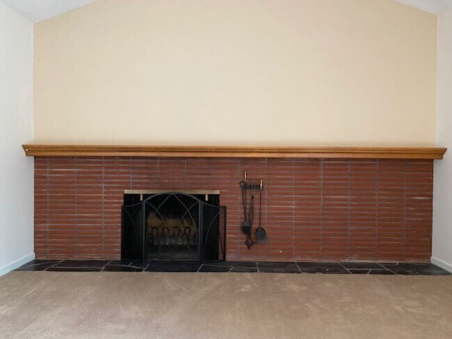 Building Photo - 1151