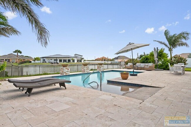 Building Photo - 4 Sawgrass Ct