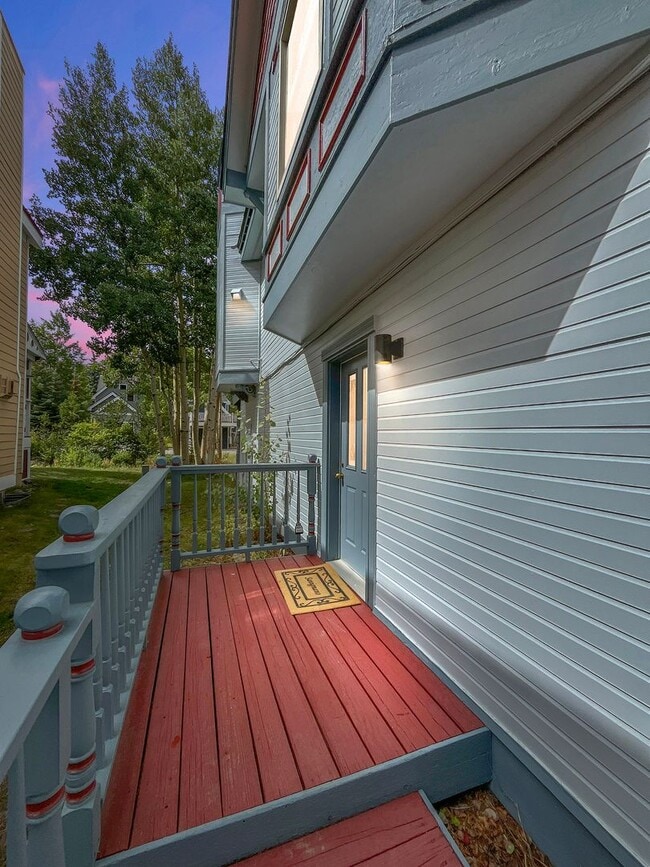 Building Photo - 3 Bed (private loft as 3rd BR) Downtown Br...