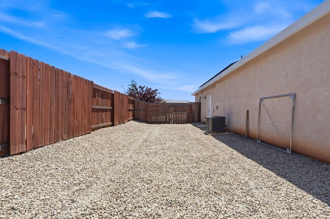 Building Photo - 2877 Ukonom Dr
