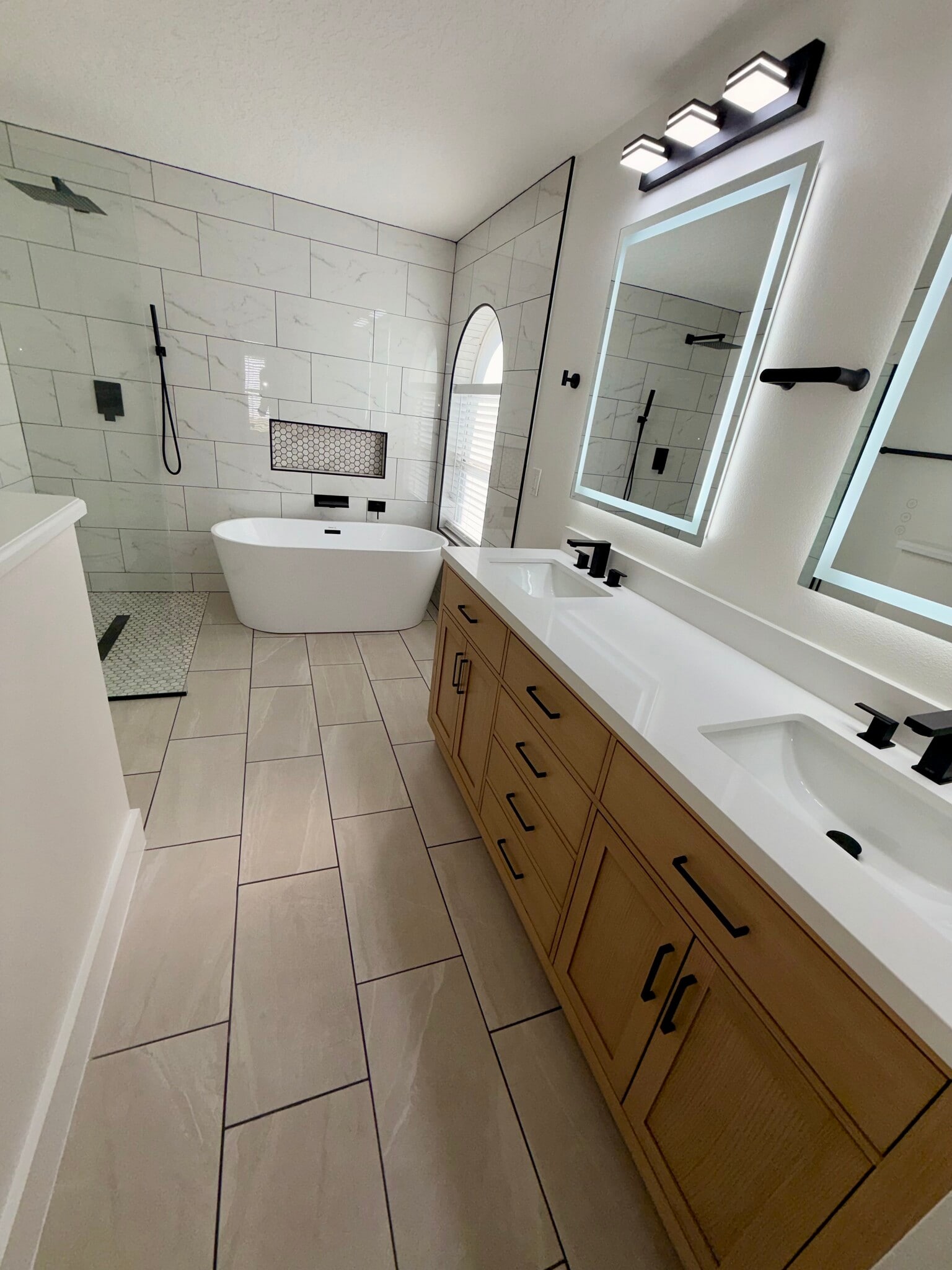 Building Photo - 1042 Ballyshannon Pky