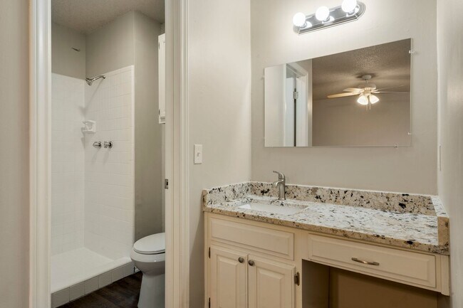 Building Photo - Updated 3 Bed 2 bath with 2 car garage!