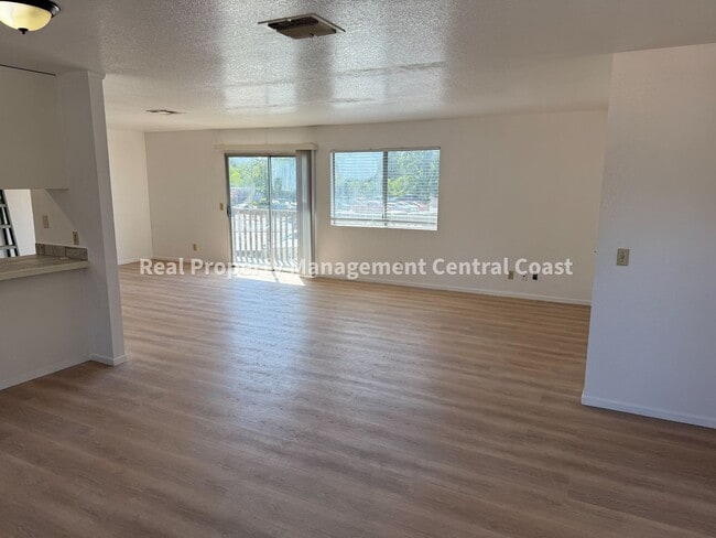 Building Photo - 6460 Nacimiento Ave