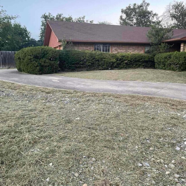 Building Photo - 801 Cagle Ln